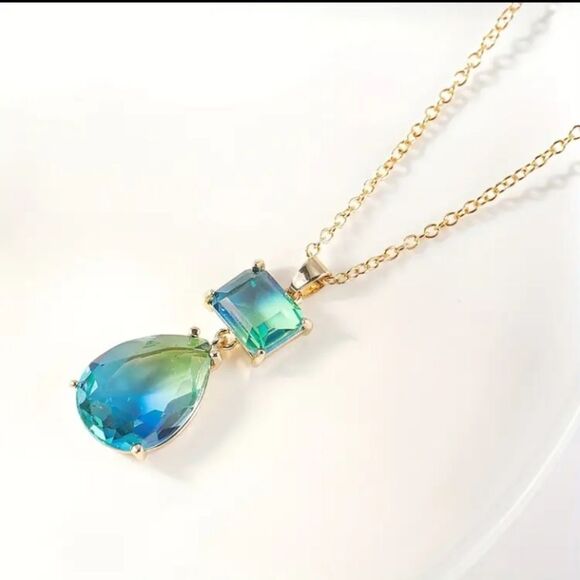 Blue Green Ombre Crystal Rhinestone Necklace - Picture 4 of 5